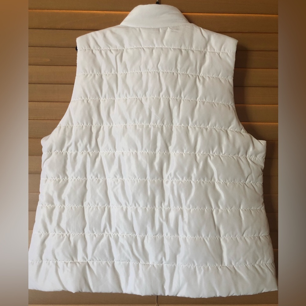 MICHAEL KORS NWOT CREAM COLOR PUFFER VEST WITH GOLD MK SNAP CLOSURE. SIZE LARGE - Picture 5 of 8